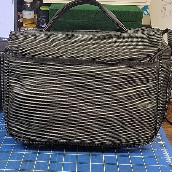 Nikon Gray & Black Camera Bag Multi Pocket Adj Strap Preloved - Picture 2 of 9